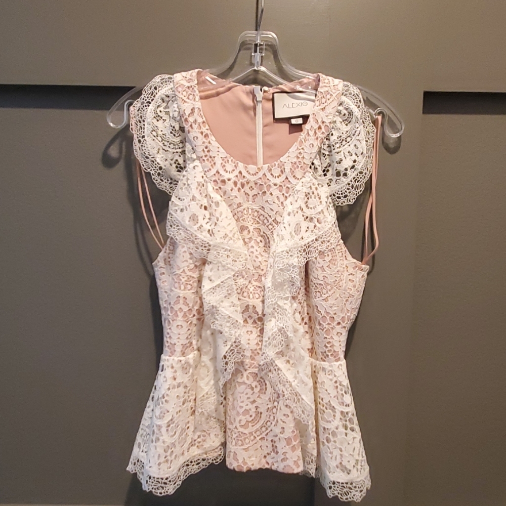 ALEXIS lace top